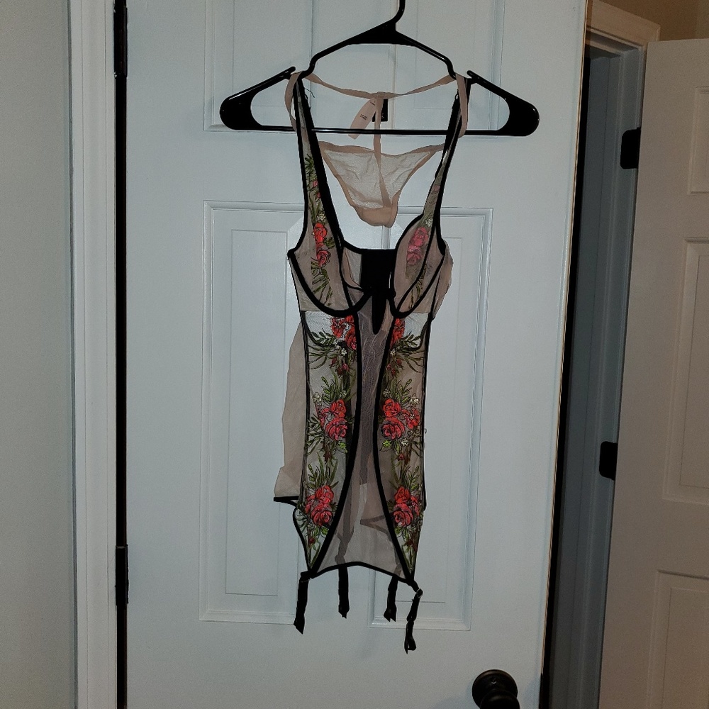NWT Victoria's Secret Merrywidow Corset 34C